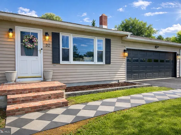 32 Cheerful Faye Dr, Inwood, WV 25428