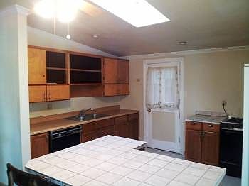 3rd image of 800 Douglas St