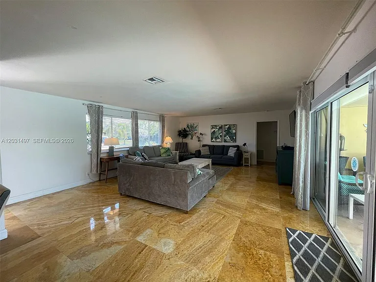 4410 N Buchanan St — Photo 11