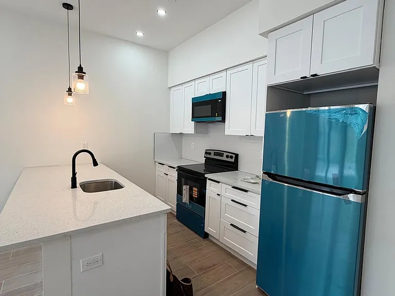 2358 Lorillard Pl #3 — Photo 5