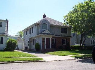 87 Cushing Ave, Williston Park, NY 11596
