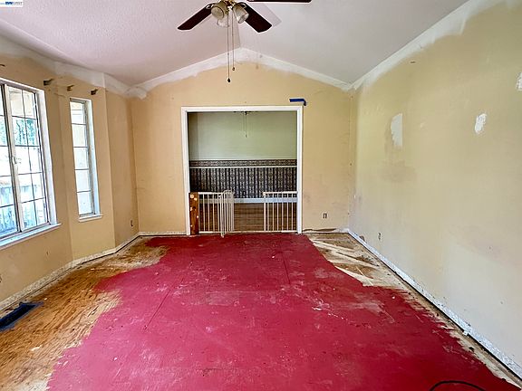 5th image of 2633 Glen Ct