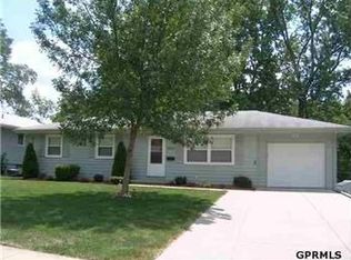 9027 Berry St, Omaha, NE 68127