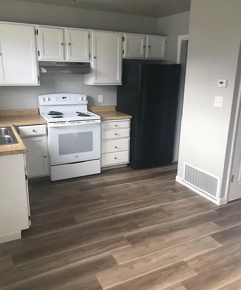 1350 W 150 N #13 — Photo 10