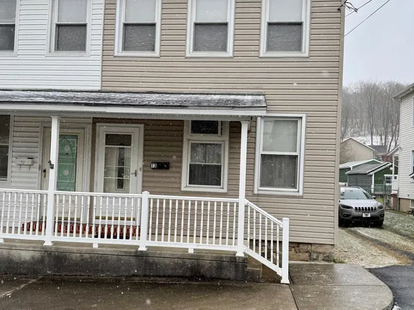 13 W Laurel St, Tremont, PA 17981