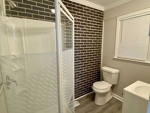 5th image of 260 Cedarwood Ave