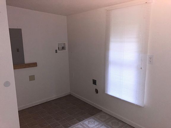 5th image of 457 Oaklane St