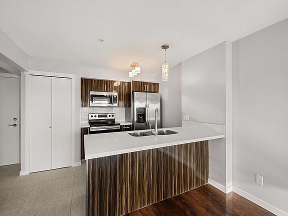2nd image of 22318 Lougheed Hwy #503