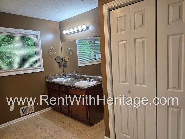 6190 Knights Ln — Photo 42