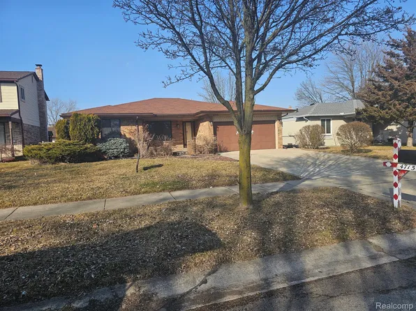 4715 Algonquin Dr, Sterling Heights, MI 48310