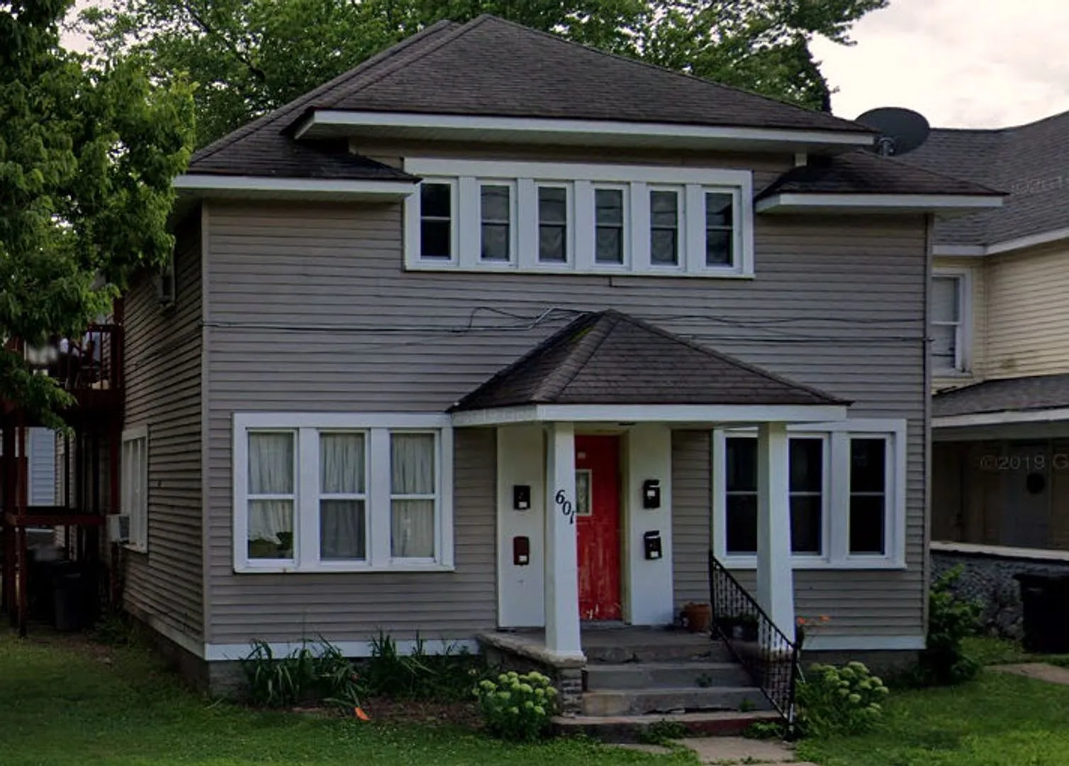 601 W Franklin Apt D — Photo 1
