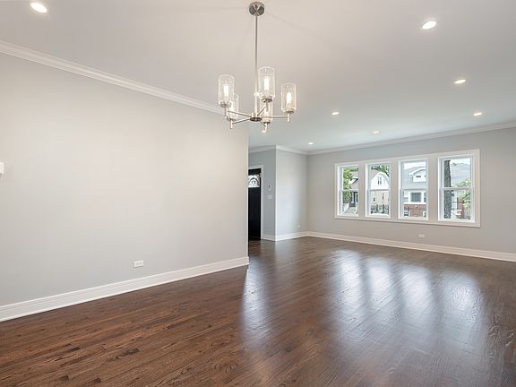 4th image of 4937 W Newport Ave