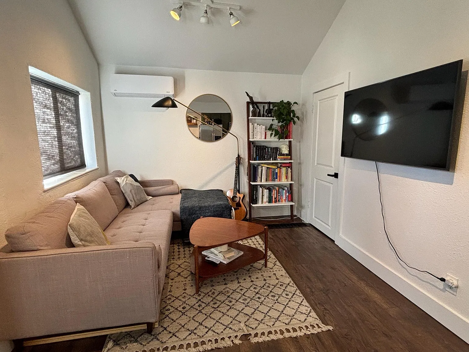 2 bed, 702 sqft, $2,500 — Photo 3