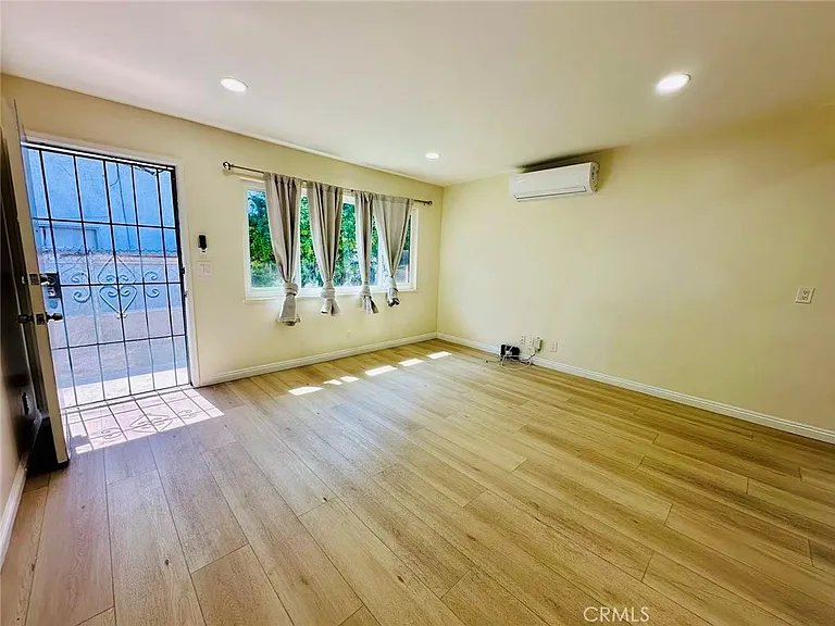 229 E Olive Ave — Photo 3