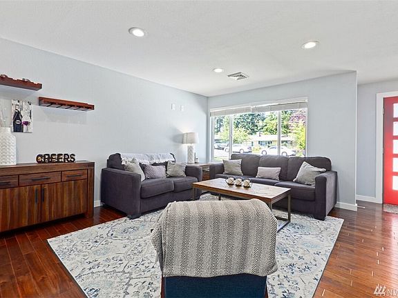 5th image of 5704 208th St SW