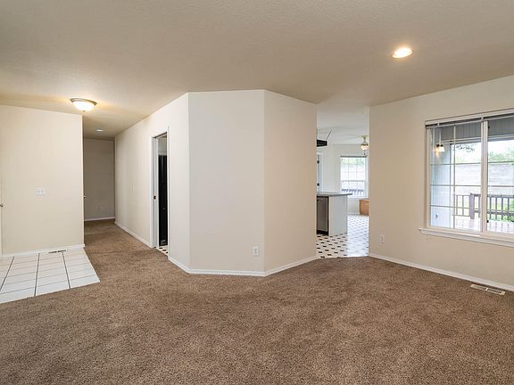 4th image of 3389 NE Stonebrook Loop