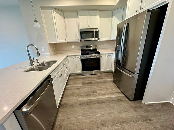 4th image of 24236 Thurso Sq