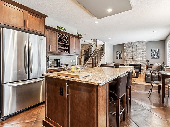 4th image of 6 Elgin Estates Point SE #1