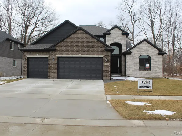 50315 Arcadia Dr, Macomb, MI 48042