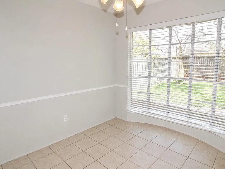 13511 Brook Hollow Dr — Photo 5