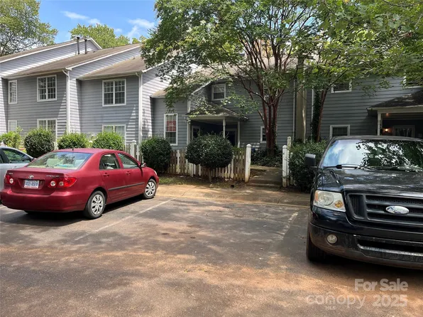 6011 Treetop Ct, Charlotte, NC 28212