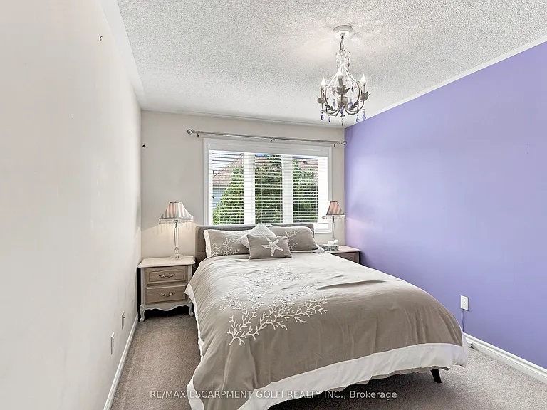 1050 Ryckman Cmn — Photo 15