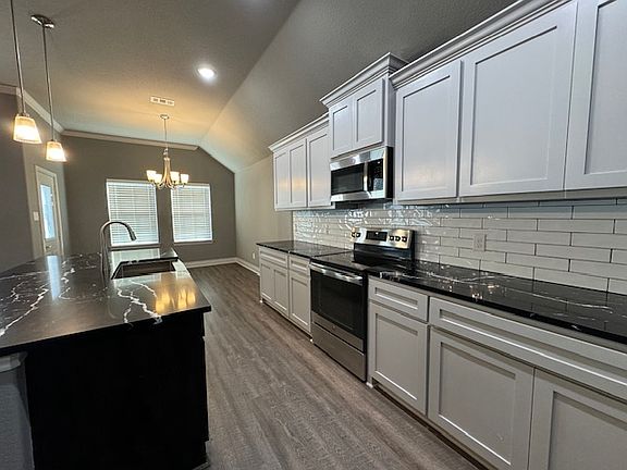3rd image of 117 Lampassas Dr