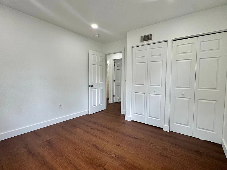 16 Ventura Blvd — Photo 20