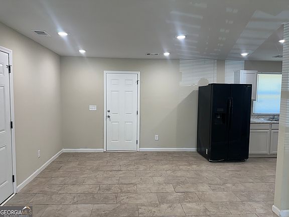 5th image of 423 King Dr