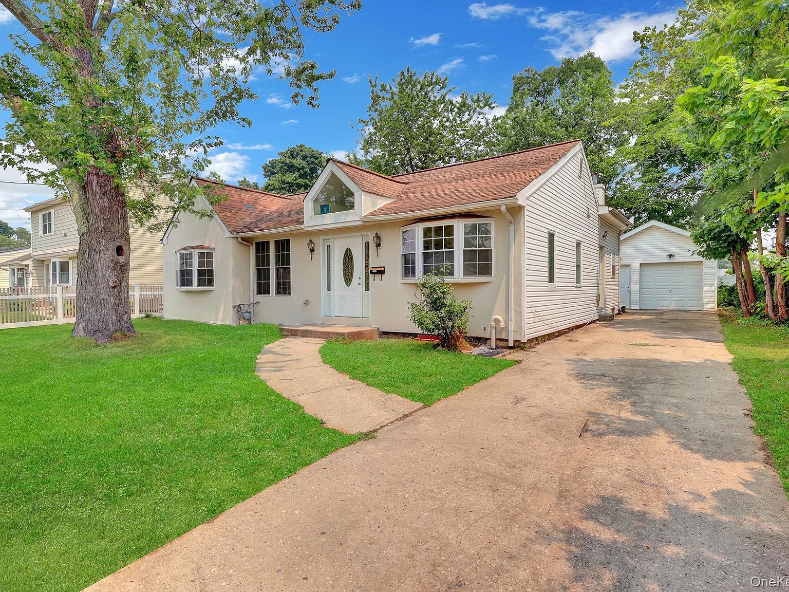 ブルックリン横町 1431 Brooklyn Boulevard, Bay Shore, NY 11706 | MLS #1027830 | Zillow