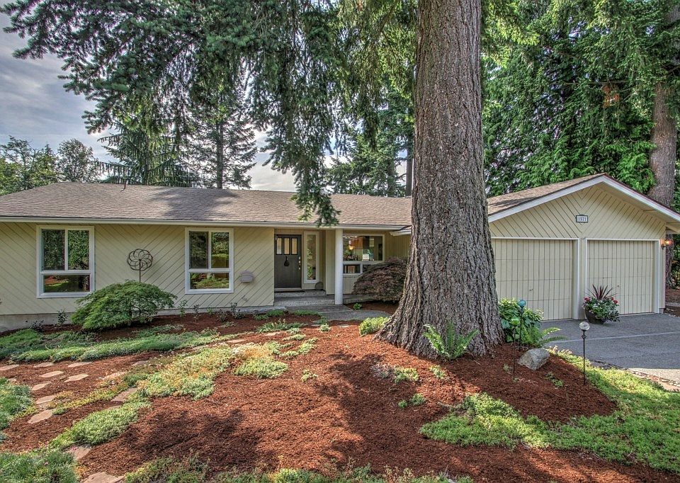 1st image of 1521 219th Pl NE
