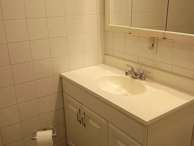 697 Flanders Dr — Photo 7