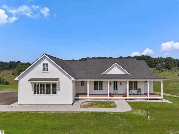 184 Porch St, Traverse City, MI 49696