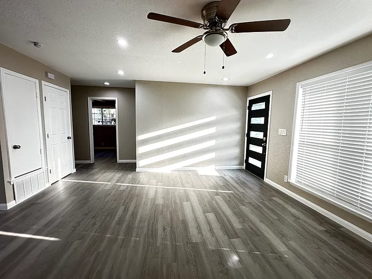 8426 Glen Ct — Photo 22
