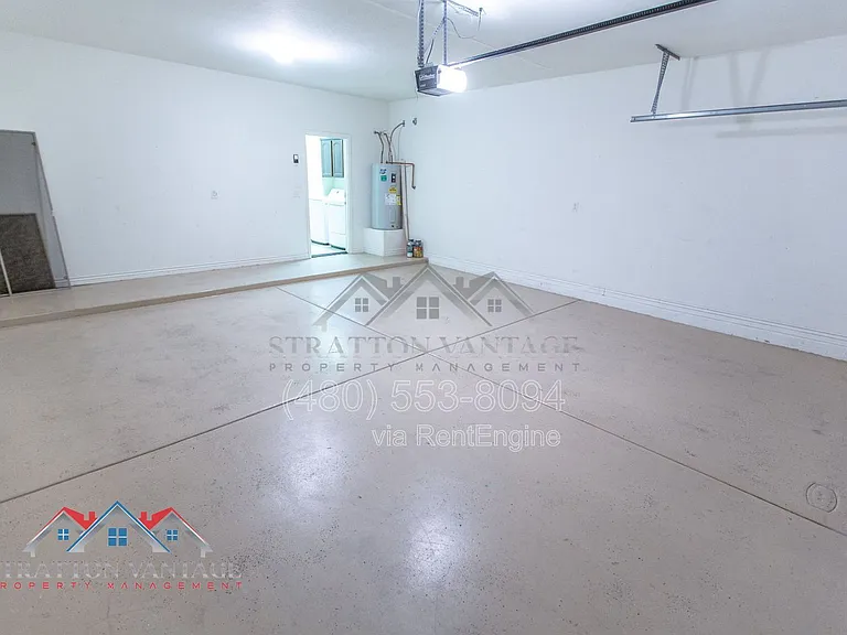 11751 W Daley Ln — Photo 23