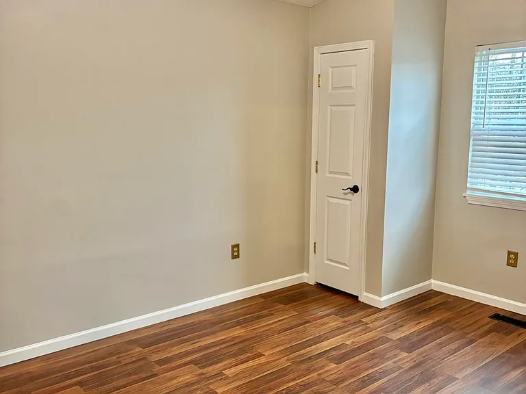 1023 Justus Dr — Photo 12