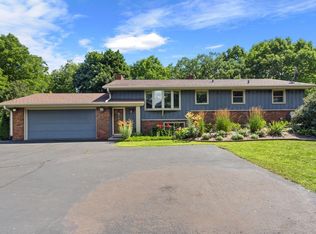 W303S7780 Oak Ridge Dr, Mukwonago, WI 53149