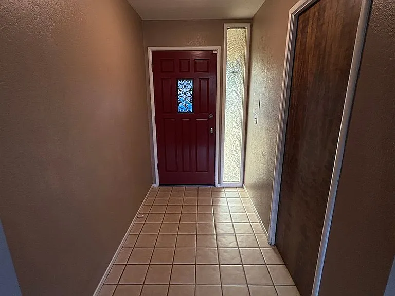 2232 E Paradise Ave — Photo 6