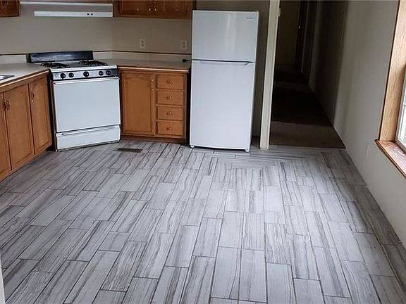 3rd image of 78 Martha Dr