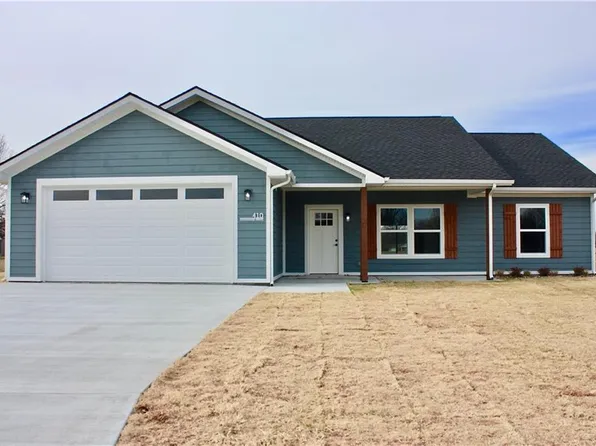 410 N Edgewood Dr, Coffeyville, KS 67337