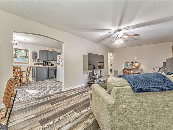 4th image of 111 Sylvan Dr