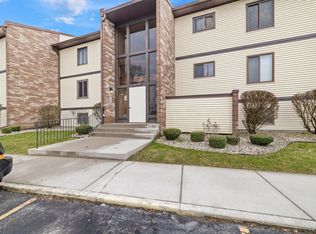355 Summit Park Ct W, Crown Point, IN 46307