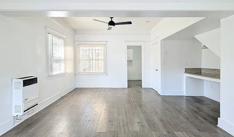 435 W 4th St — Photo 2