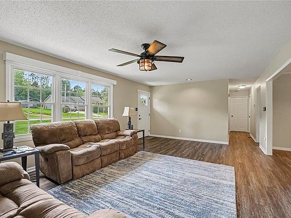 3rd image of 3848 Hillsdale Park Dr