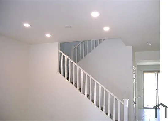 5 bed, 3000 sqft, $4,995 — Photo 3