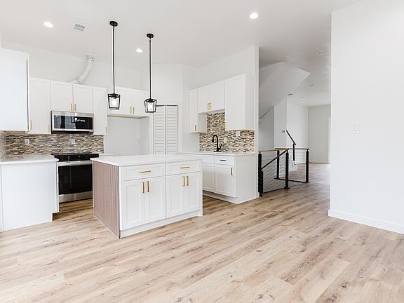 4th image of 907 Bayonne St #907