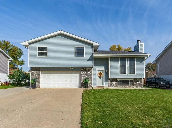 825 E 37th St, South Sioux City, NE 68776