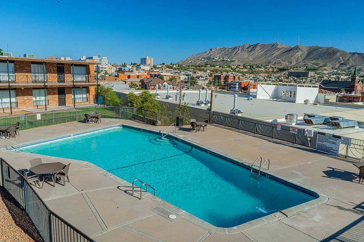 Sparkling Pool - The Diplomat