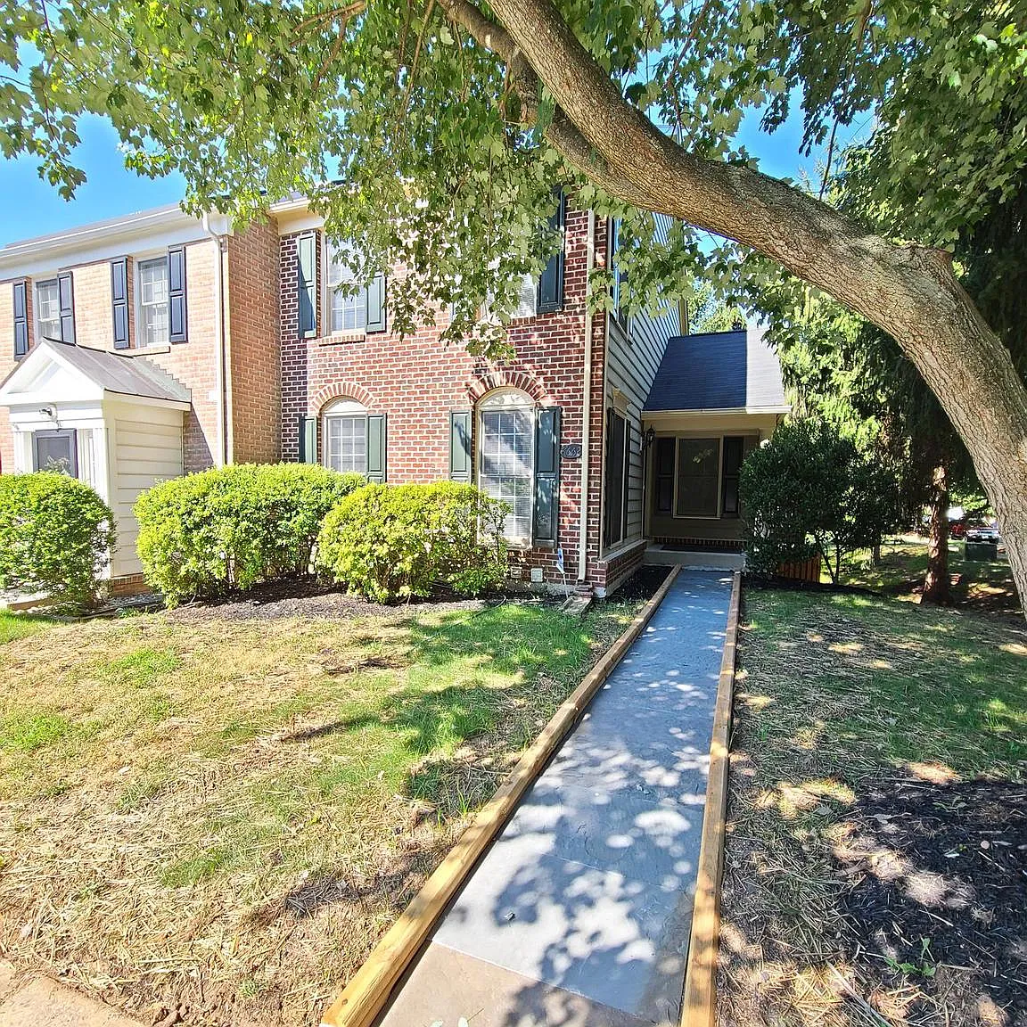 3 bed, 3.5 bath, 1960 sqft, $2,600 — Photo 2