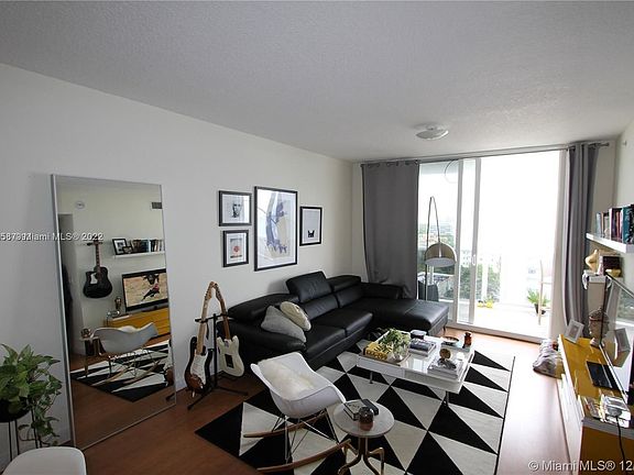 4th image of 601 NE 23rd St APT 1107